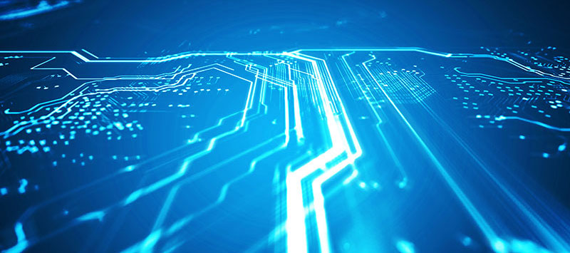 新能源高壓線(xiàn)束是指用于傳輸高壓電力和信號(hào)的電線(xiàn)束，通常用于電動(dòng)汽車(chē)、混合動(dòng)力汽車(chē)和其他新能源設(shè)備中。與傳統(tǒng)汽車(chē)相比，新能源車(chē)輛使用更高電壓的電力系統(tǒng)，因此需要使用高壓線(xiàn)束來(lái)傳輸電能。